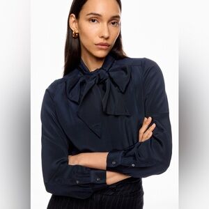 ($425 retail) Ann Mashburn 100% Silk Midnight Blue Blouse size XS tie neck